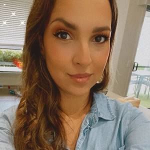 Meet your Posher, Carolina